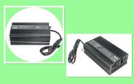 il caricabatteria di alta tensione di 72V 6A 2,5 chilogrammi per la batteria LiFePO4 imballa con la cassa d'argento nera