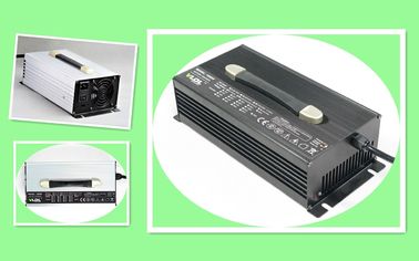 Il CA 110V o 230V del caricatore della batteria al litio di Smart 72V 15A ha introdotto 2 anni di garanzia